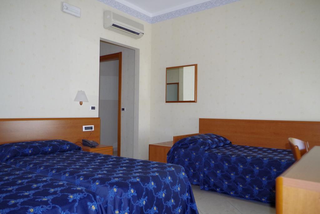 Hotel Kroma Ragusa Oda fotoğraf